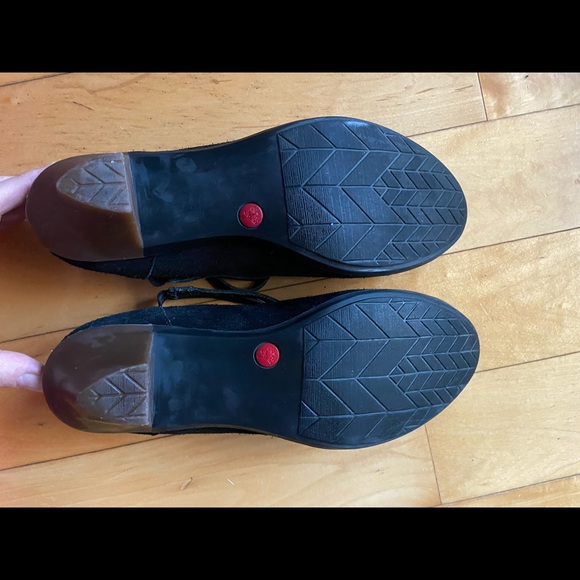 Low healed black sued shoes - Picture 5 of 10